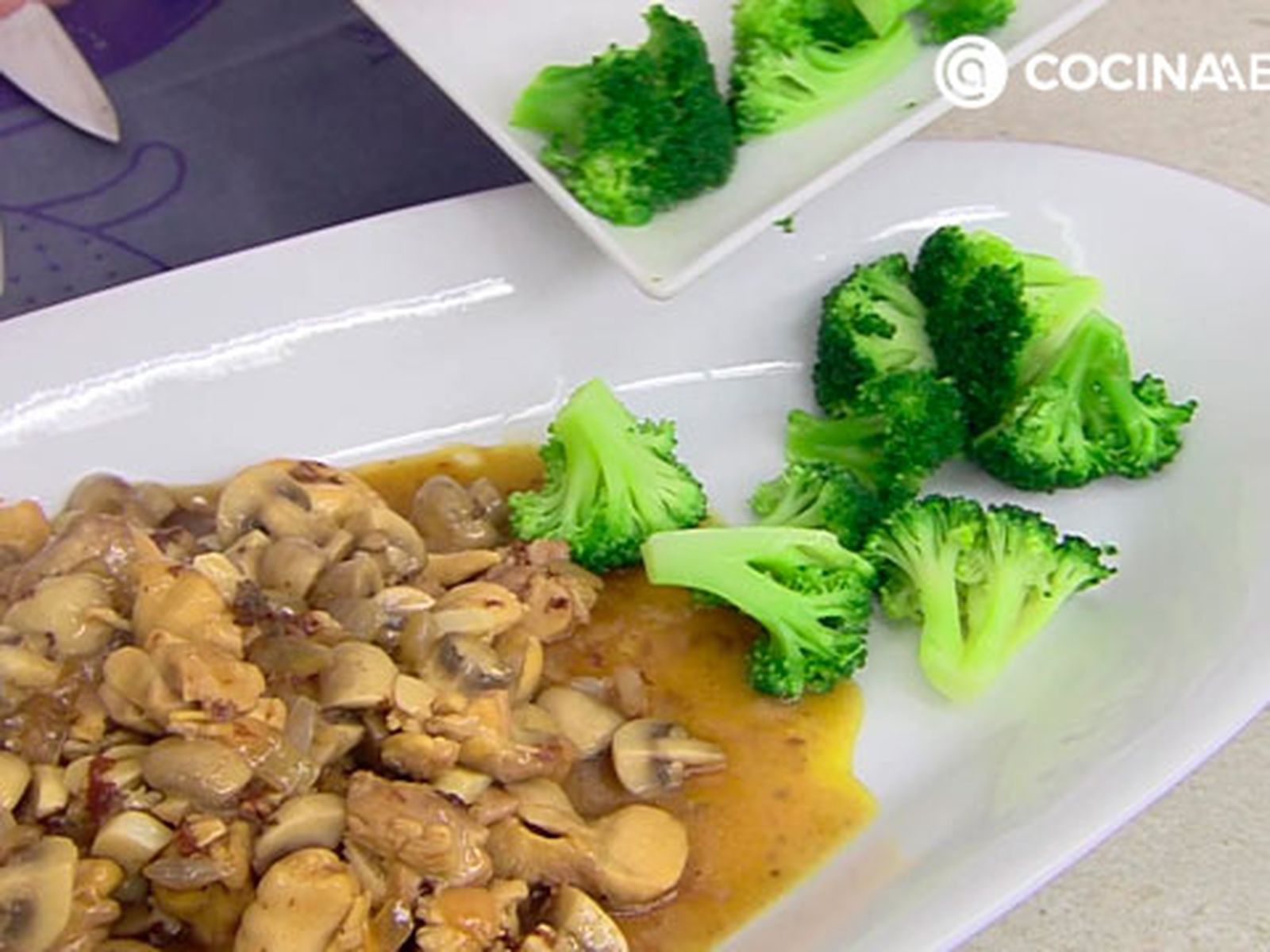 Añade brócoli al plato karl6903 pollo champinones p6