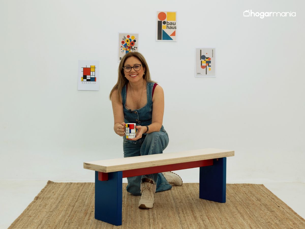 La mesa auxiliar terminada, lista para aportar un toque artístico y funcional al espacio.