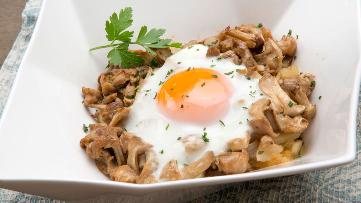 Huevos, patatas y setas 