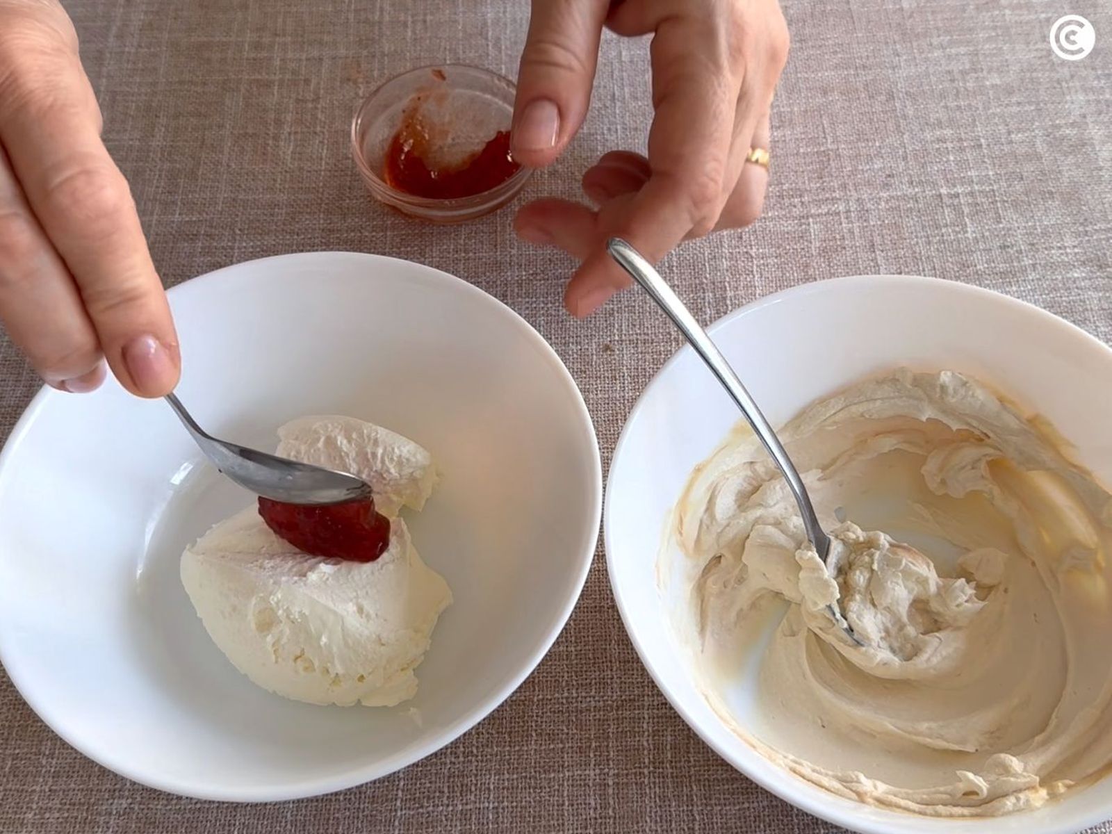 Preparar los toppings para decorar las Crumbl Cookies Preparar los toppings para decorar las Crumbl Cookies