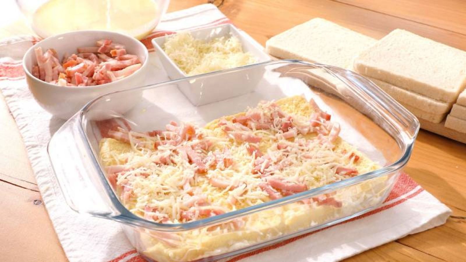 Pastel de bacon y queso con pan de molde paso 2