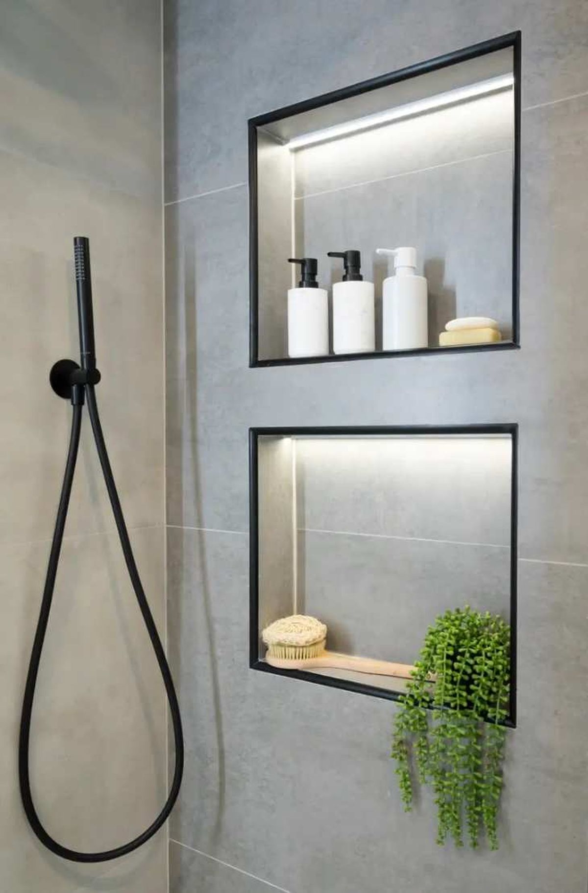 Dos hornacinas con iluminación integrada