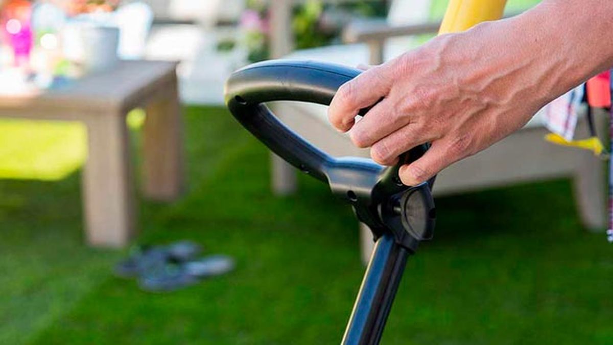 Como barrer y peinar el cesped artificial p3