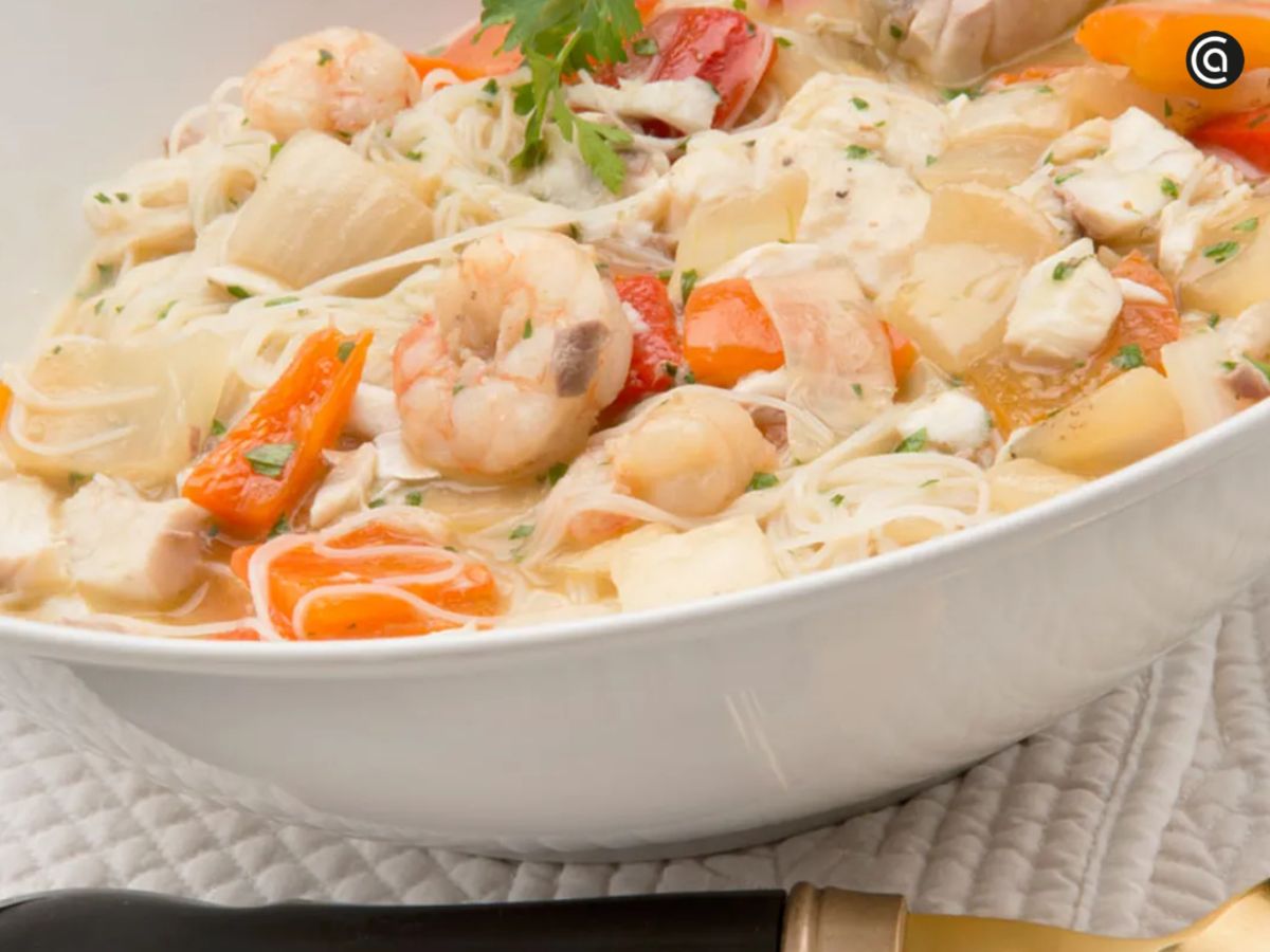 Dorada con verduras y fideos chinos: un ejemplo perfecto de cómo el wok combina sabor y ligereza.