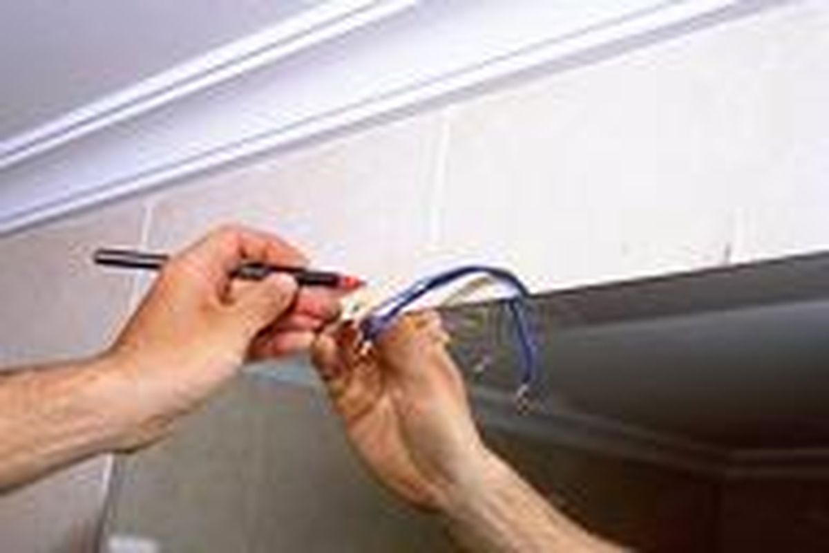 Instalar un aplique en el baño paso 3