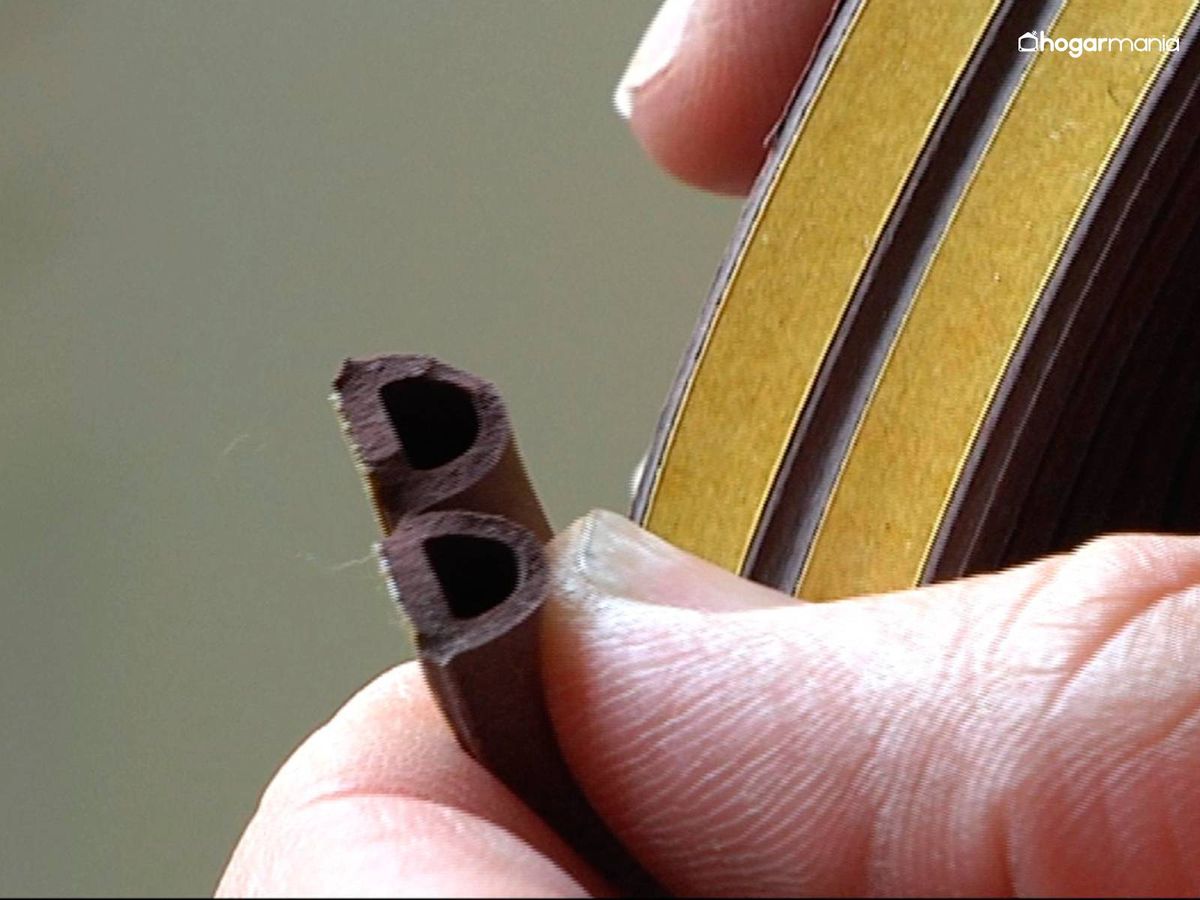 Burlete autoadhesivo de caucho