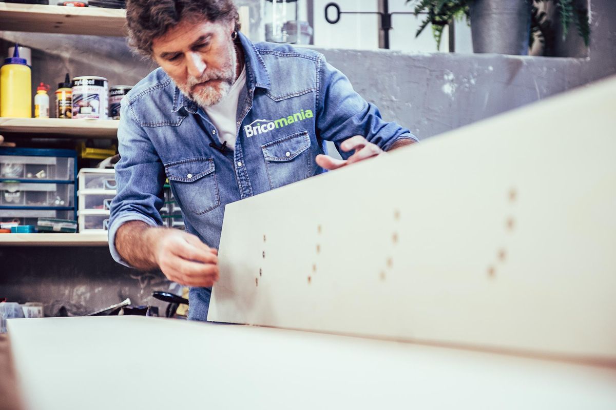 Cómo hacer una escalera plegable paso 10