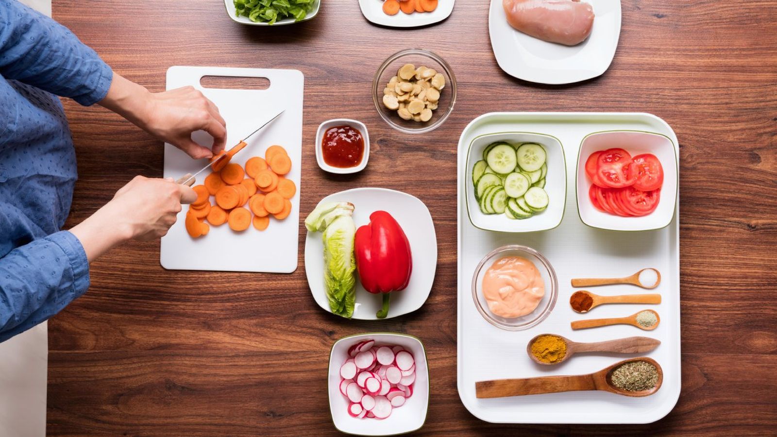 Así trabajan en los restaurantes: todo listo, limpio y medido antes de empezar a cocinar