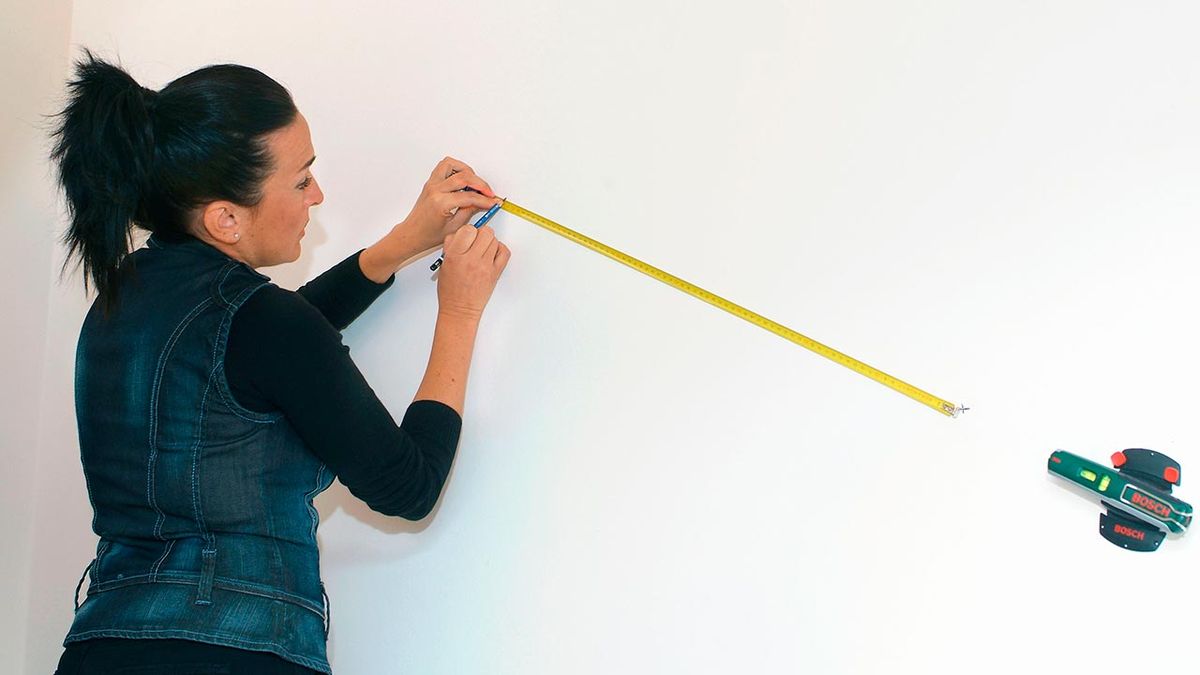 Brico 0482 1 colocacion cuadros escalonados paso 1