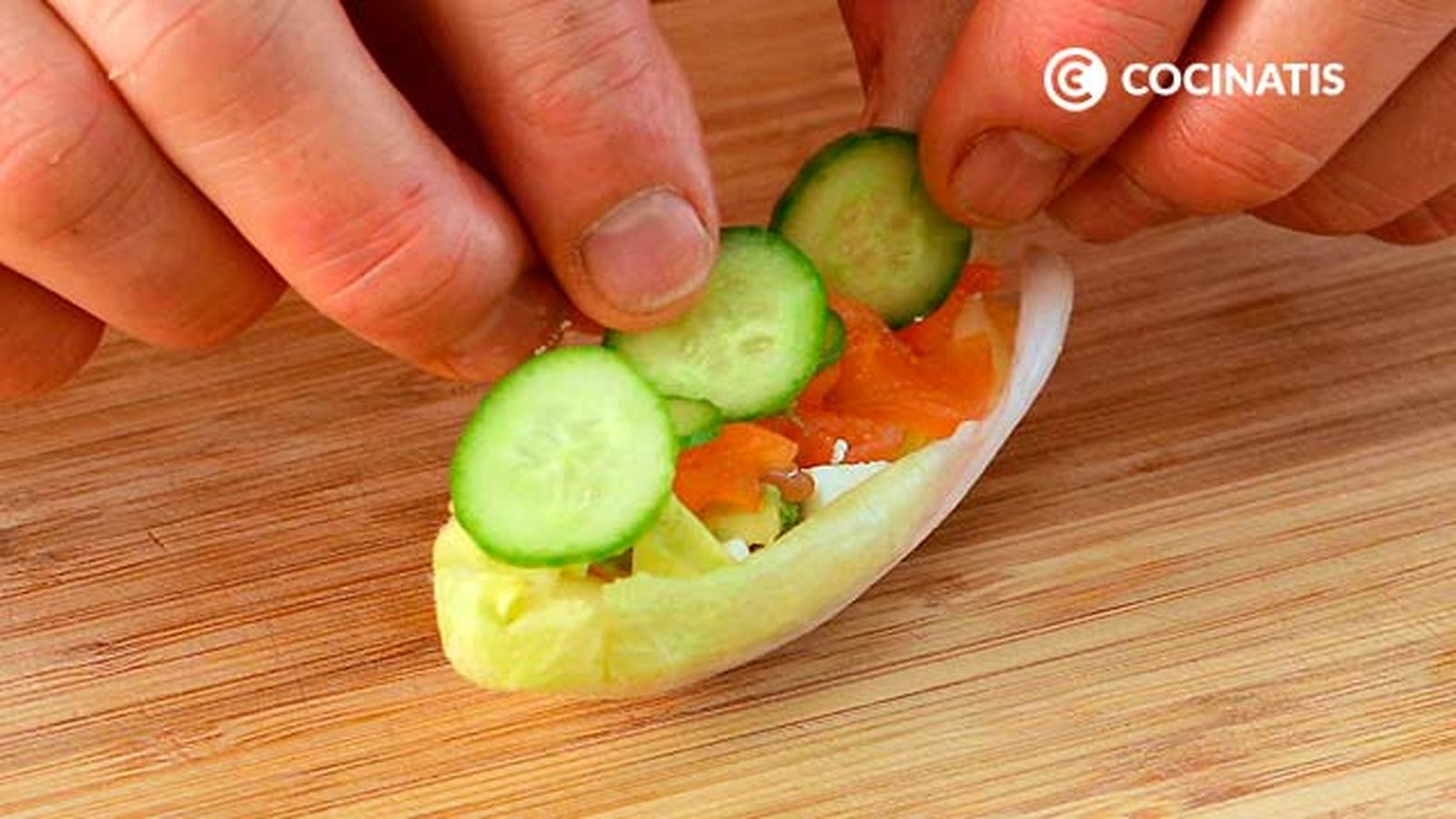 Receta de endivias rellenas con aguacate y salmón ahumado paso 3 Receta de endivias rellenas con aguacate y salmón ahumado paso 3