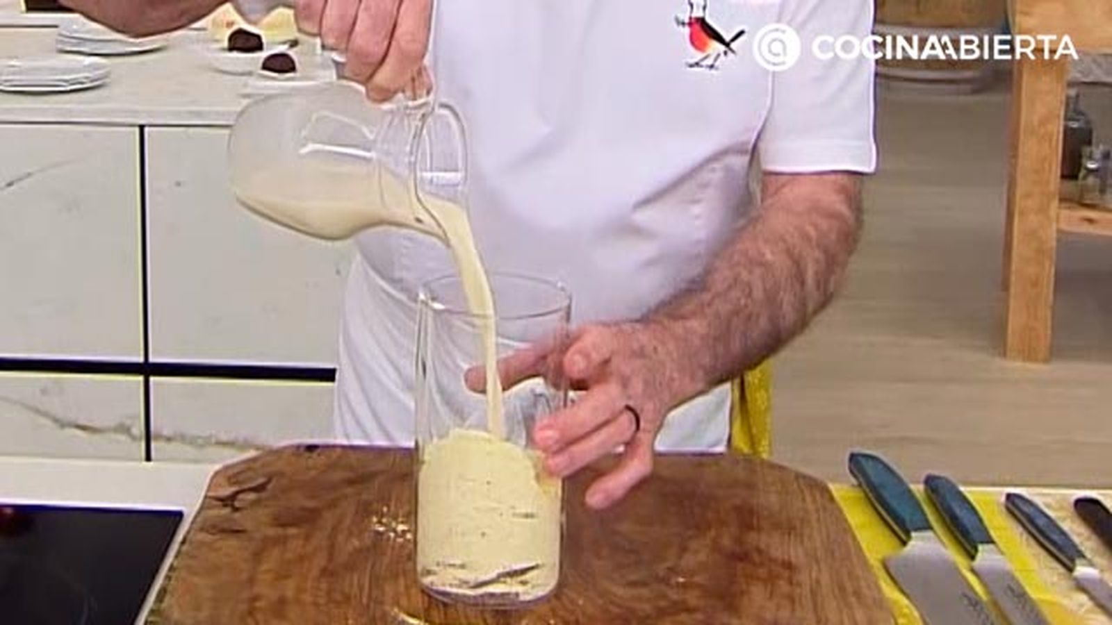masa crepes salados harina garbanzo karlos arguinano paso1 masa crepes salados harina garbanzo karlos arguinano paso1