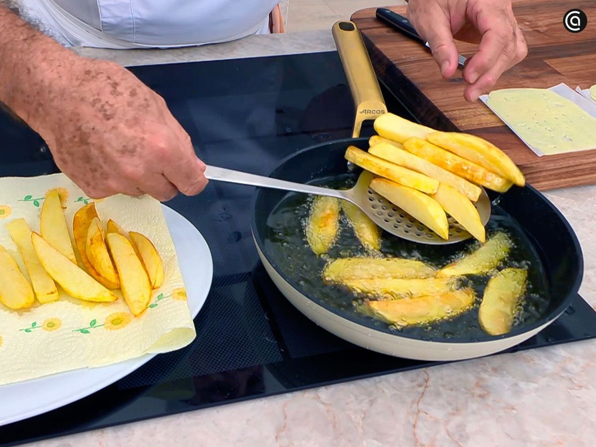 Patatas fritas para acompañar las hamburguesas de lentejas