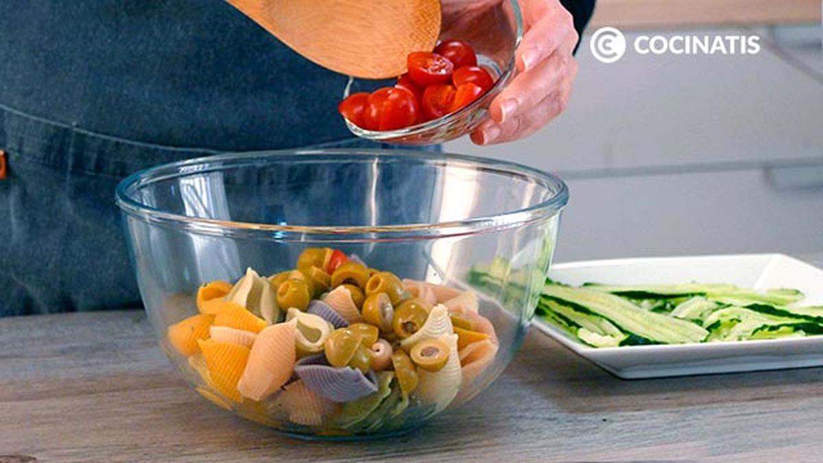 Receta de ensalada griega con pasta  paso 4