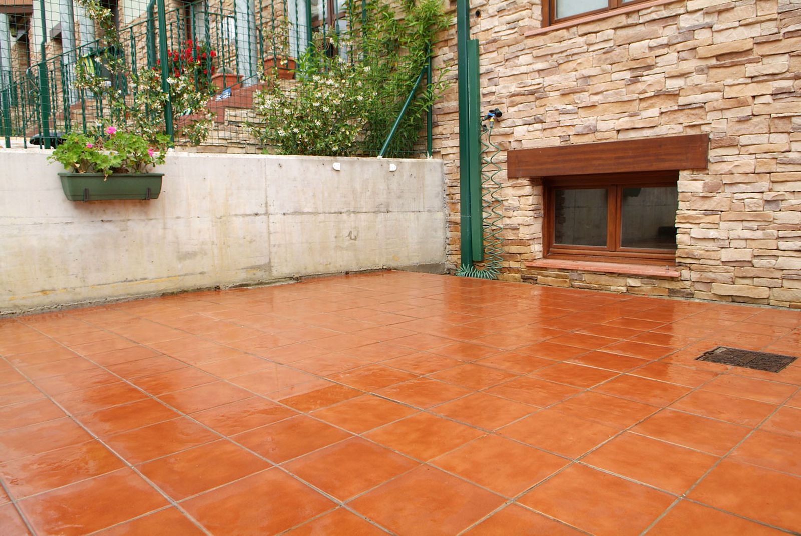 Limpiar la terraza con limpiadora a presión paso 9 Limpiar la terraza con limpiadora a presión paso 9