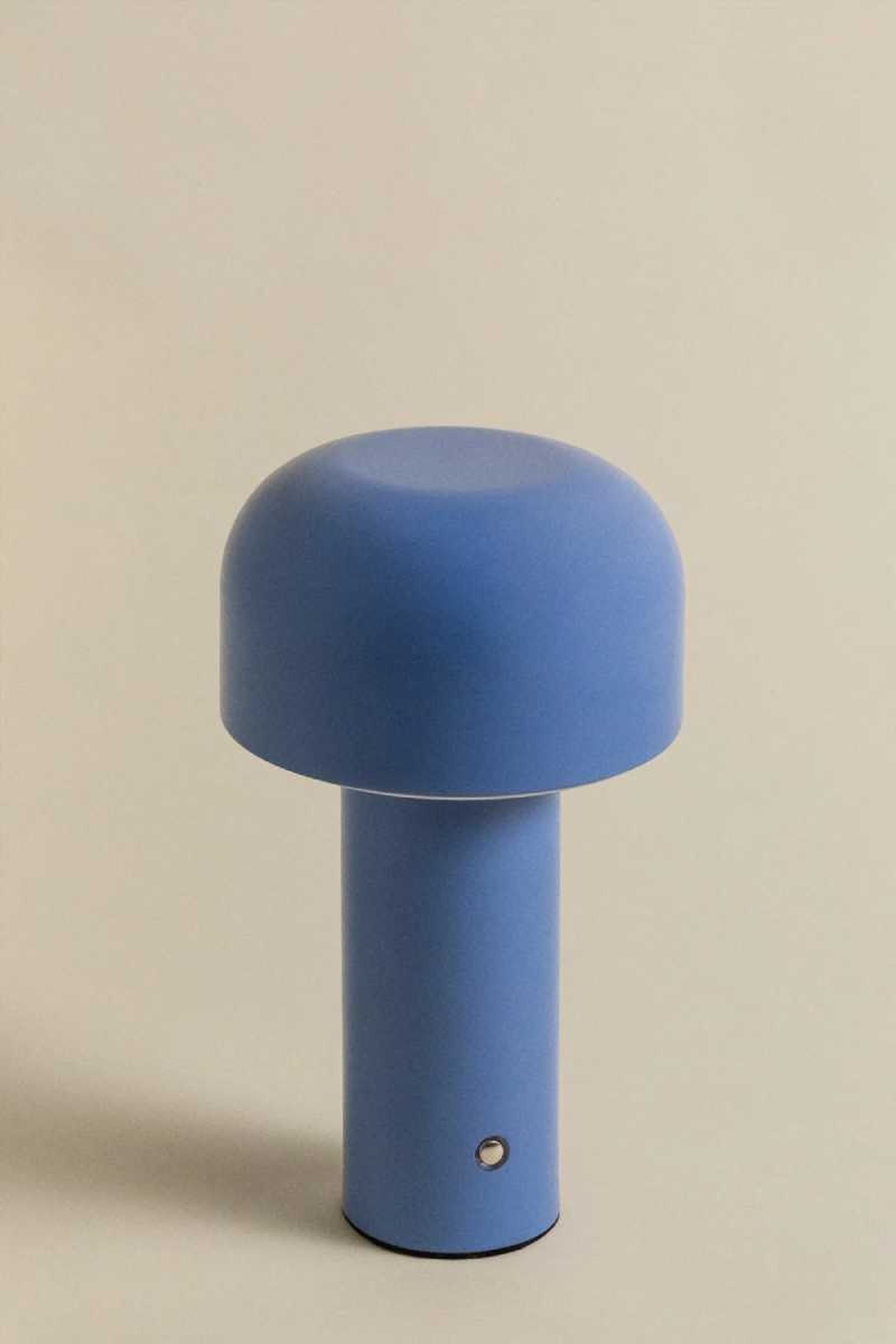 Lámpara de mesa retro azul Loentia de Sklum. Lámpara de mesa retro azul Loentia de Sklum.