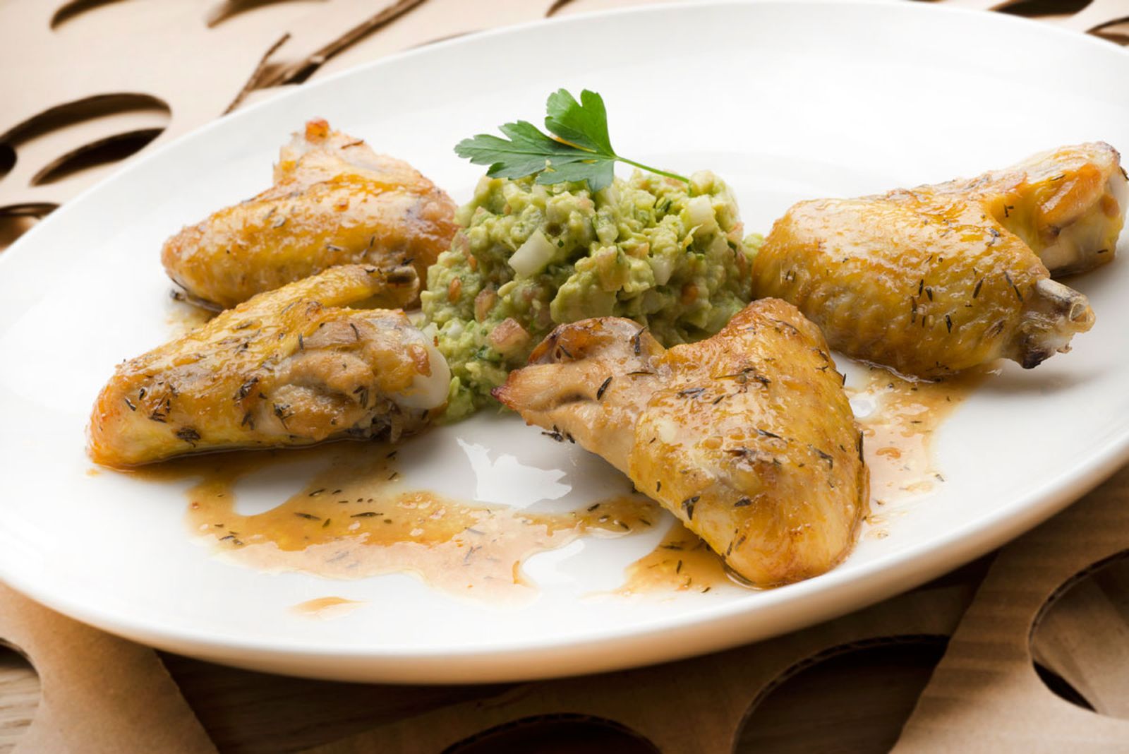 527 Alas de pollo asado con guacamole (5142) xl