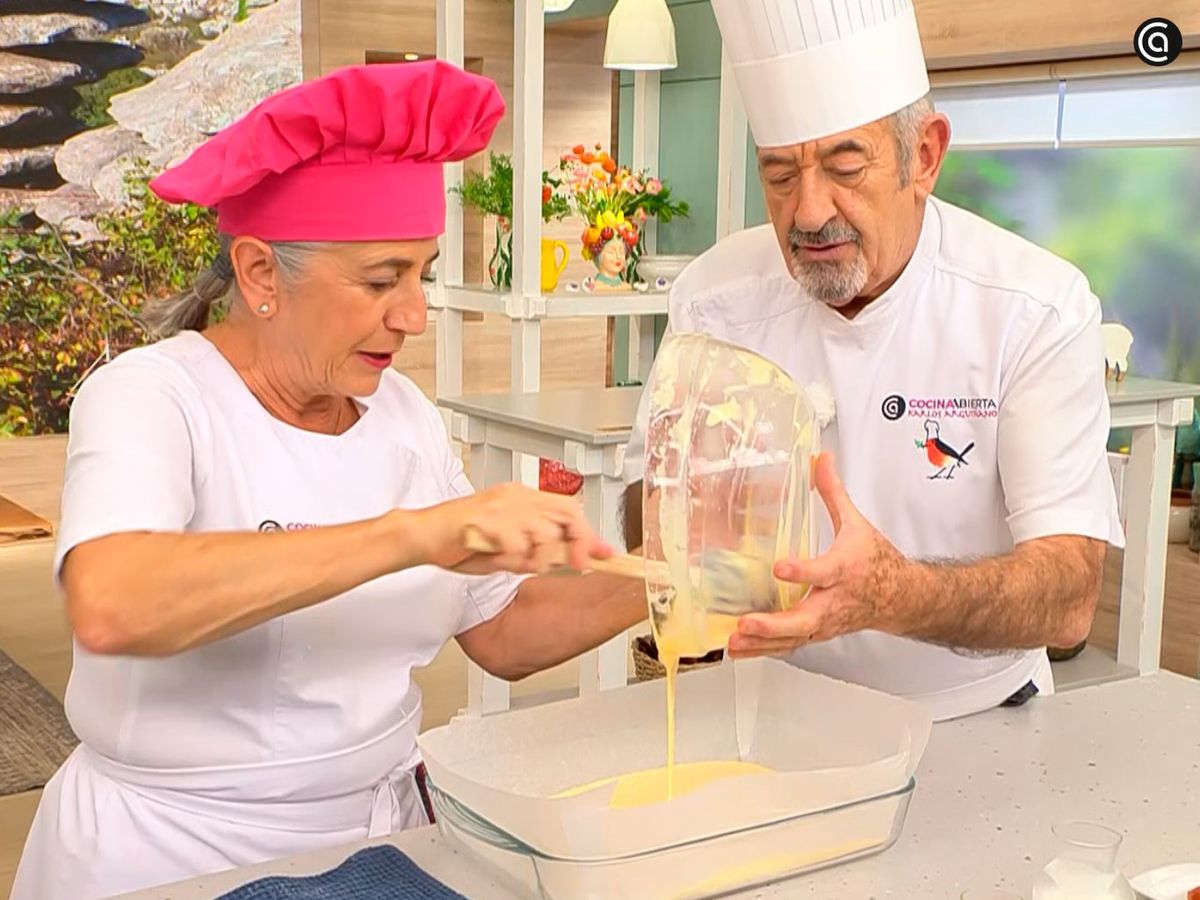 Coloca la mezcla en el molde y llévala al horno