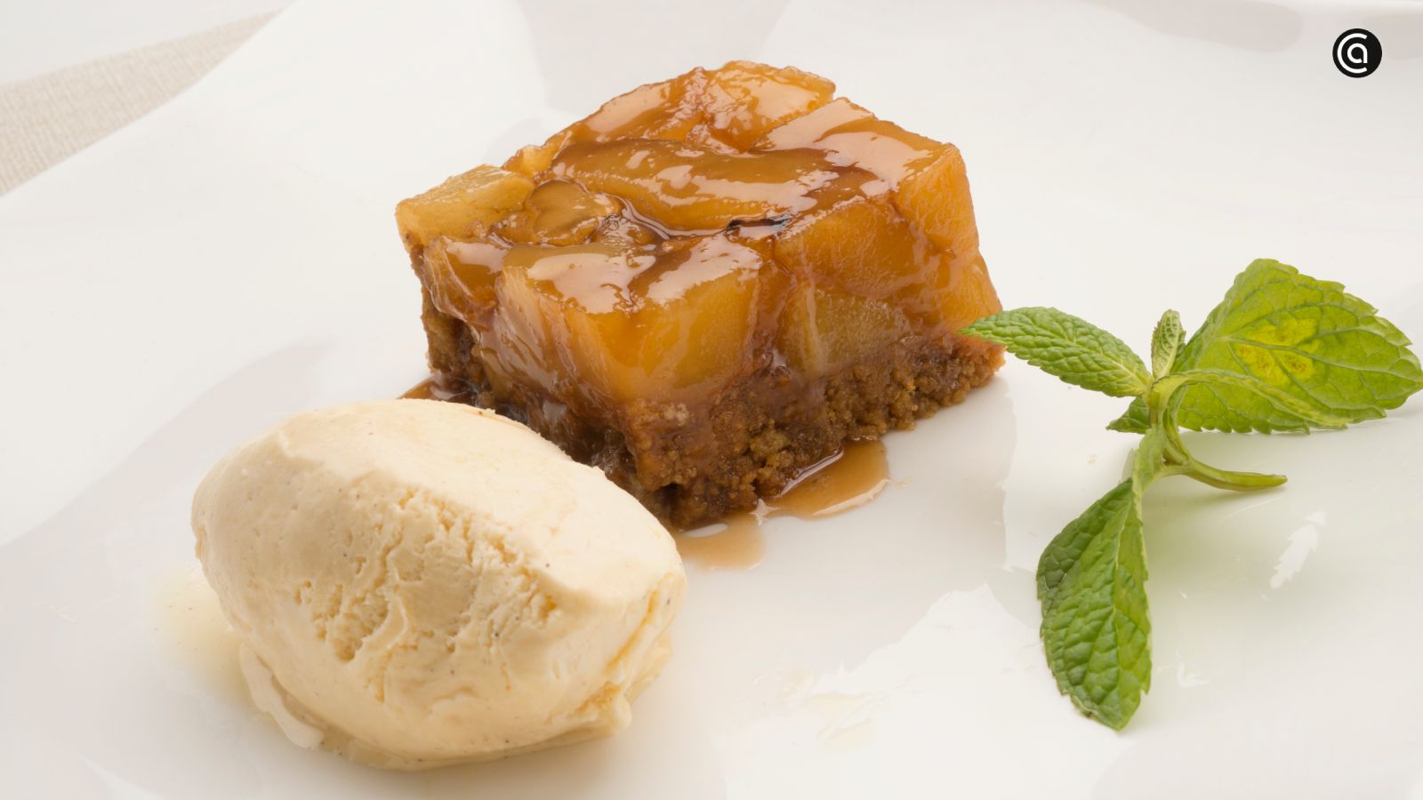 Tatín de pera, un postre de Eva Arguiñano