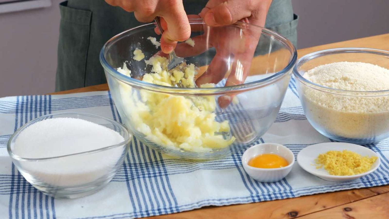 Aplasta la patata cocida Panellets caseros Paso 1