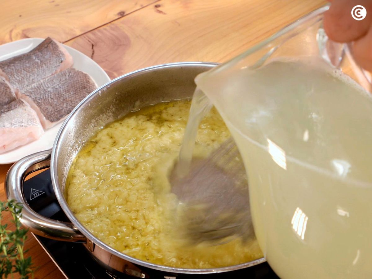 Caldo de pescado para hacer la salsa verde