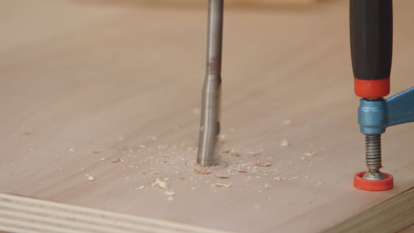 Cómo hacer una estantería pegboard paso 2 Cómo hacer una estantería pegboard paso 2