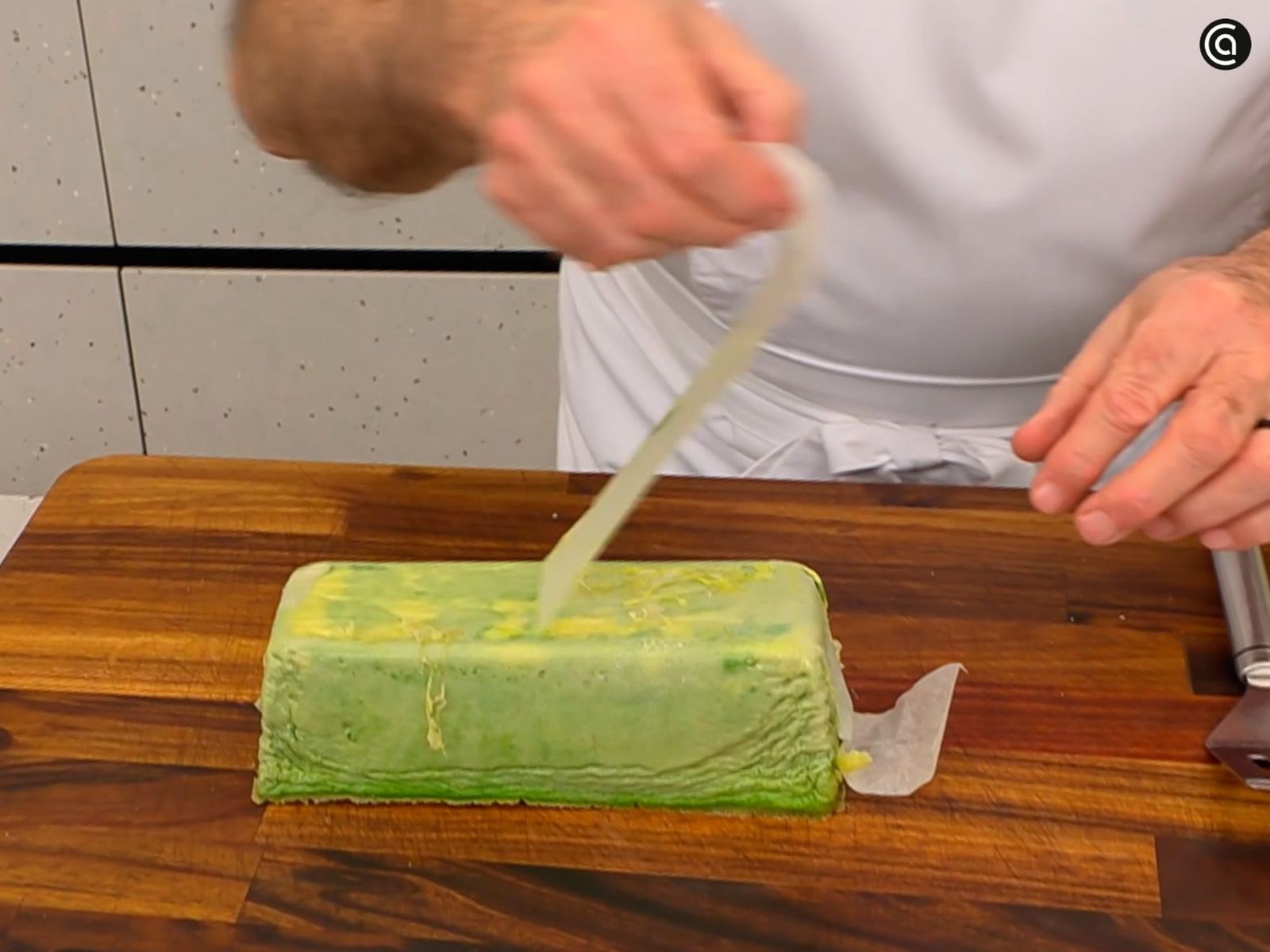 Desmoldar el pastel de espinacas