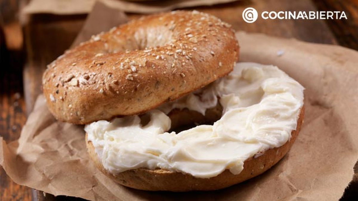 bagels caseros receta original panes forma donuts new york desayuno con queso crema