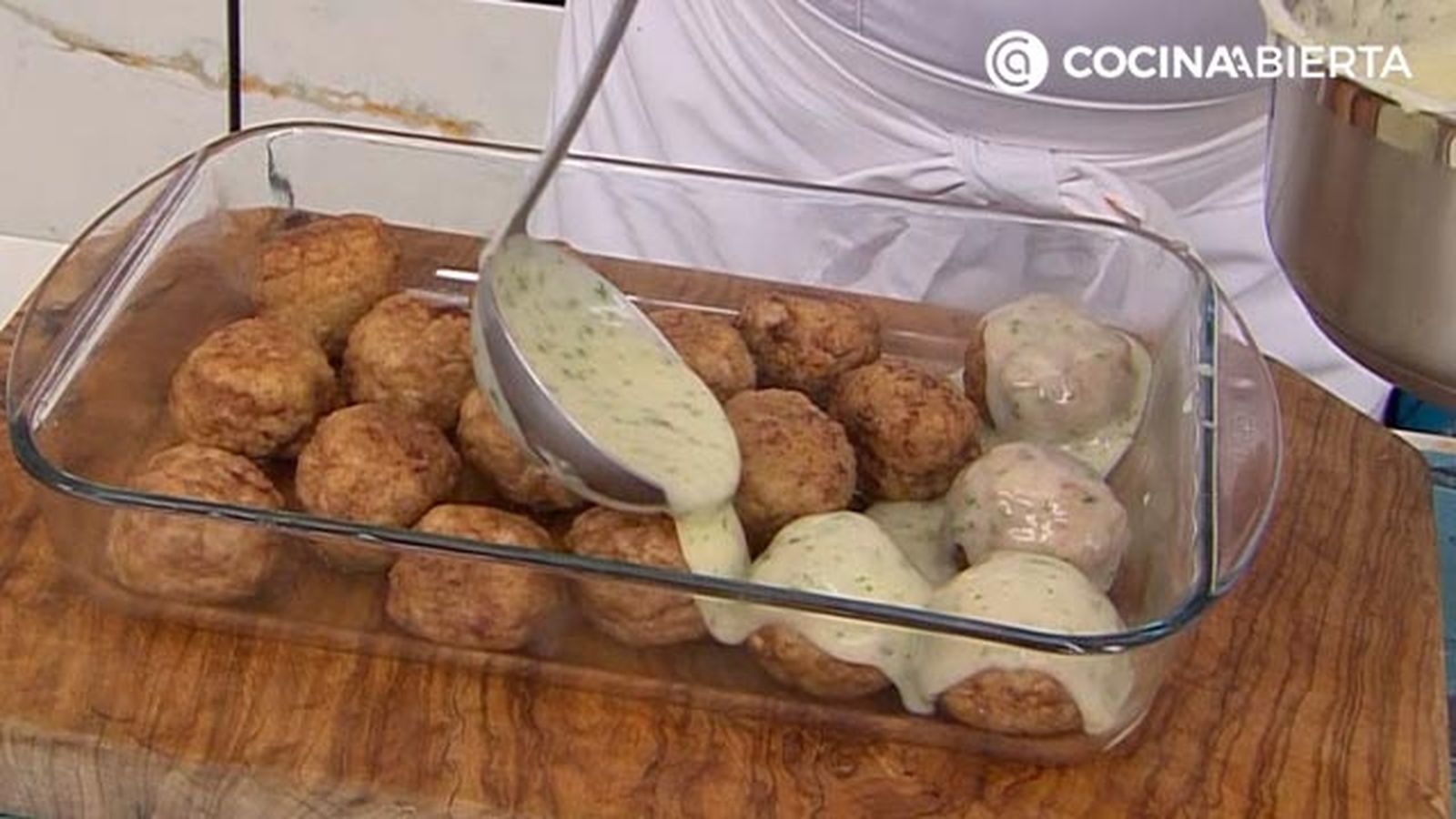 albondigas gratinadas al horno con salsa veolute receta karlos arguinano karl67750320 paso5 albondigas gratinadas al horno con salsa veolute receta karlos arguinano karl67750320 paso5