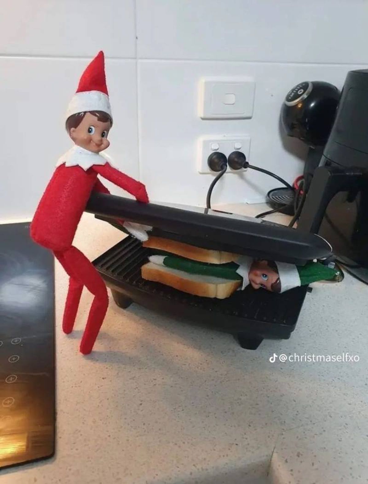 Trastada The Elf on the Shelf: Sandwichera. / Pinterest: Julie Jean
