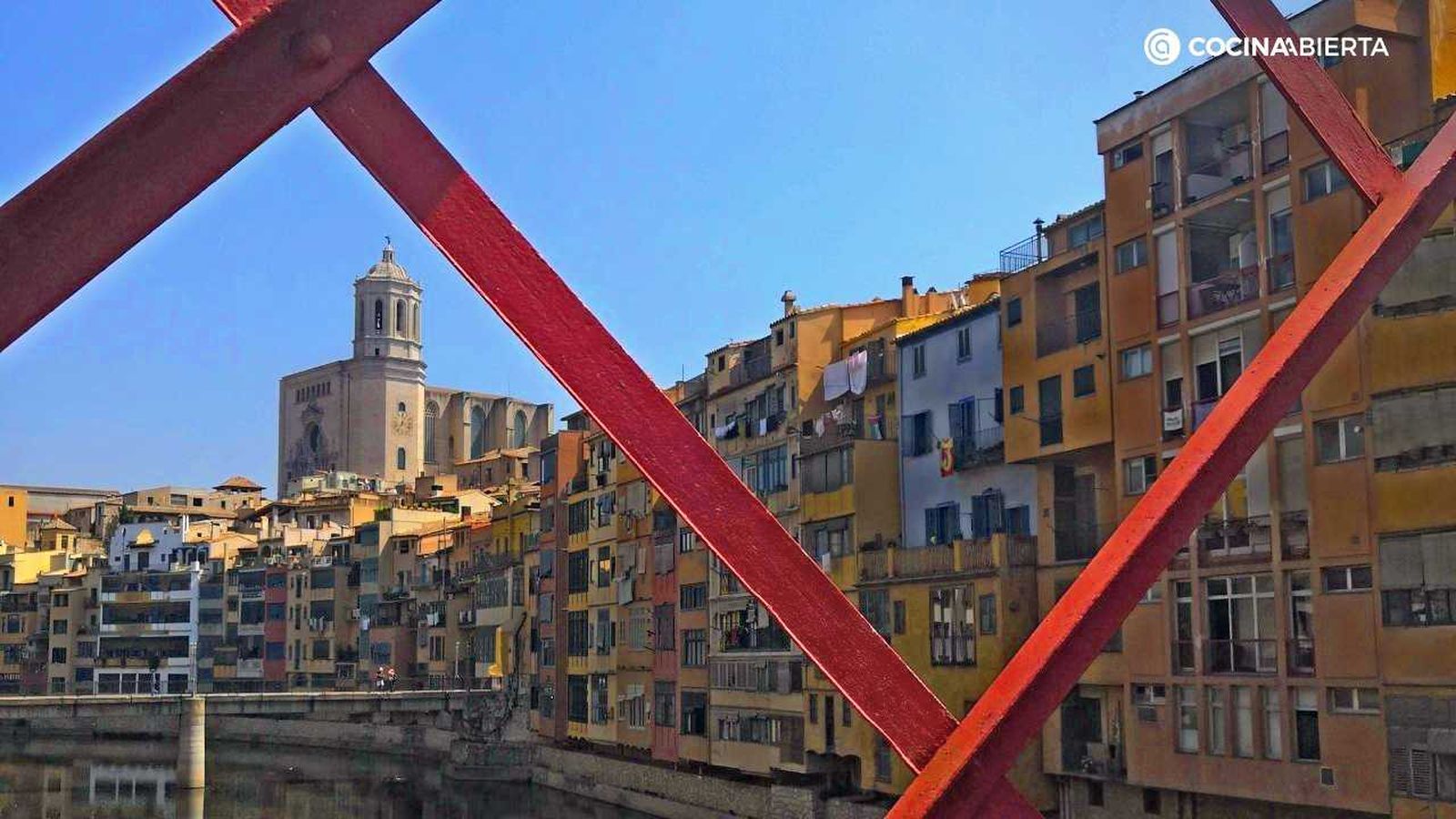 Panorámica de Girona desde el río Onyar Panorámica de Girona desde el río Onyar