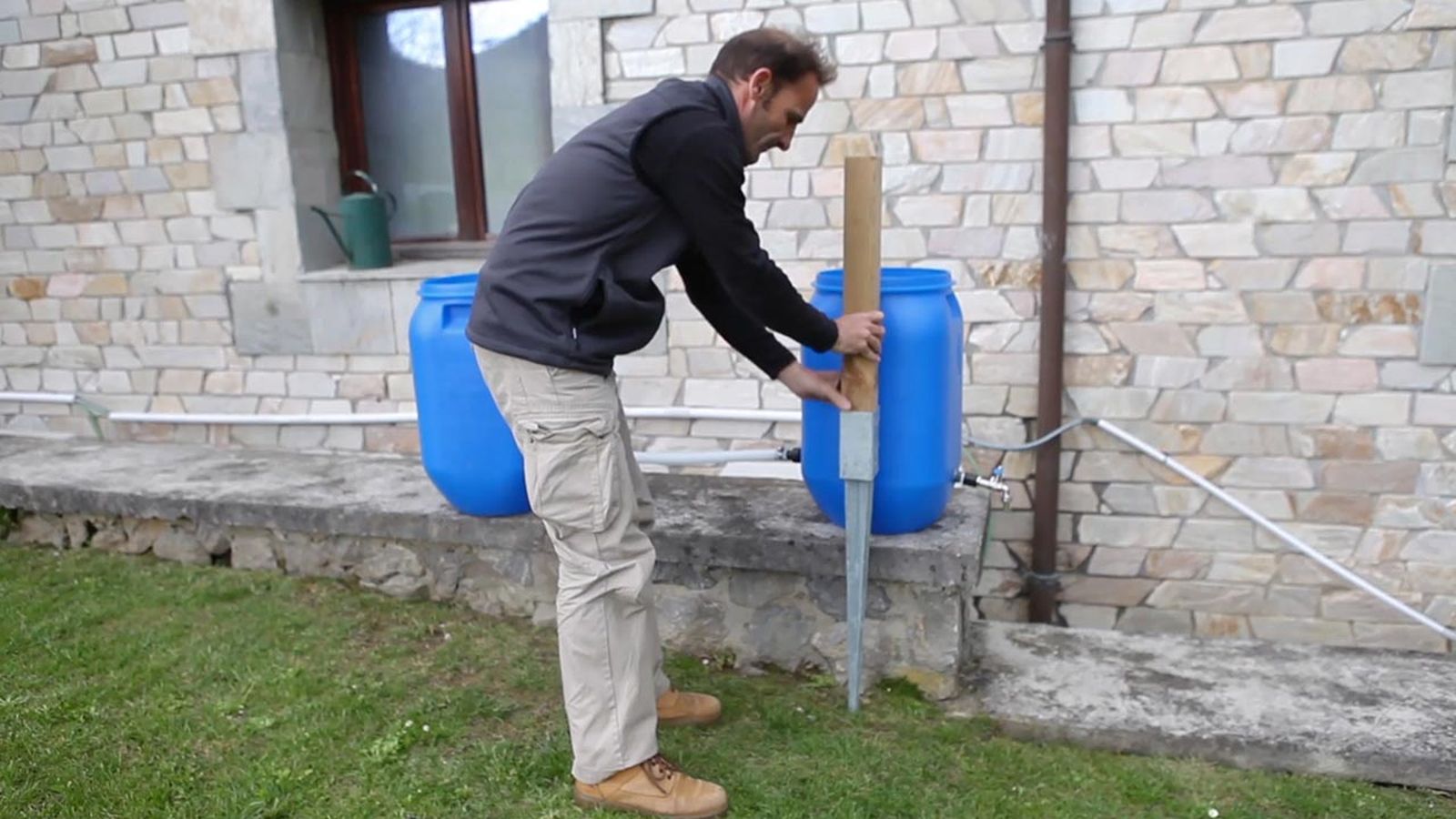 Soportes para bidones de agua paso 2 Soportes para bidones de agua paso 2