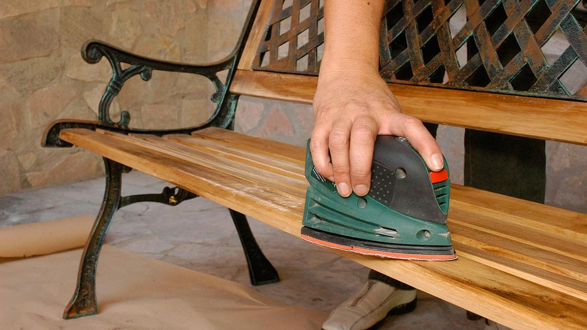 Mantenimiento de un banco de exterior paso 1