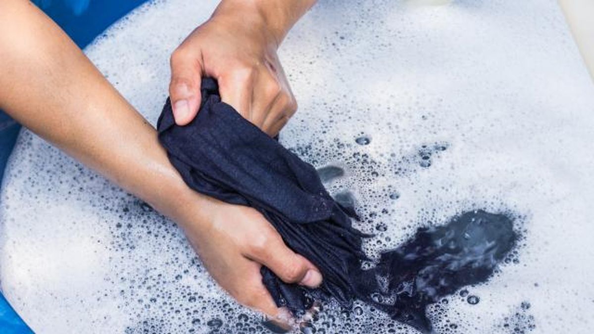 por que la ropa sale con manchas lavadora
