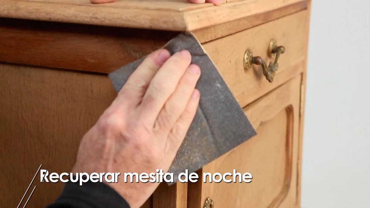 Cómo recuperar una mesita de noche con carcoma paso 1